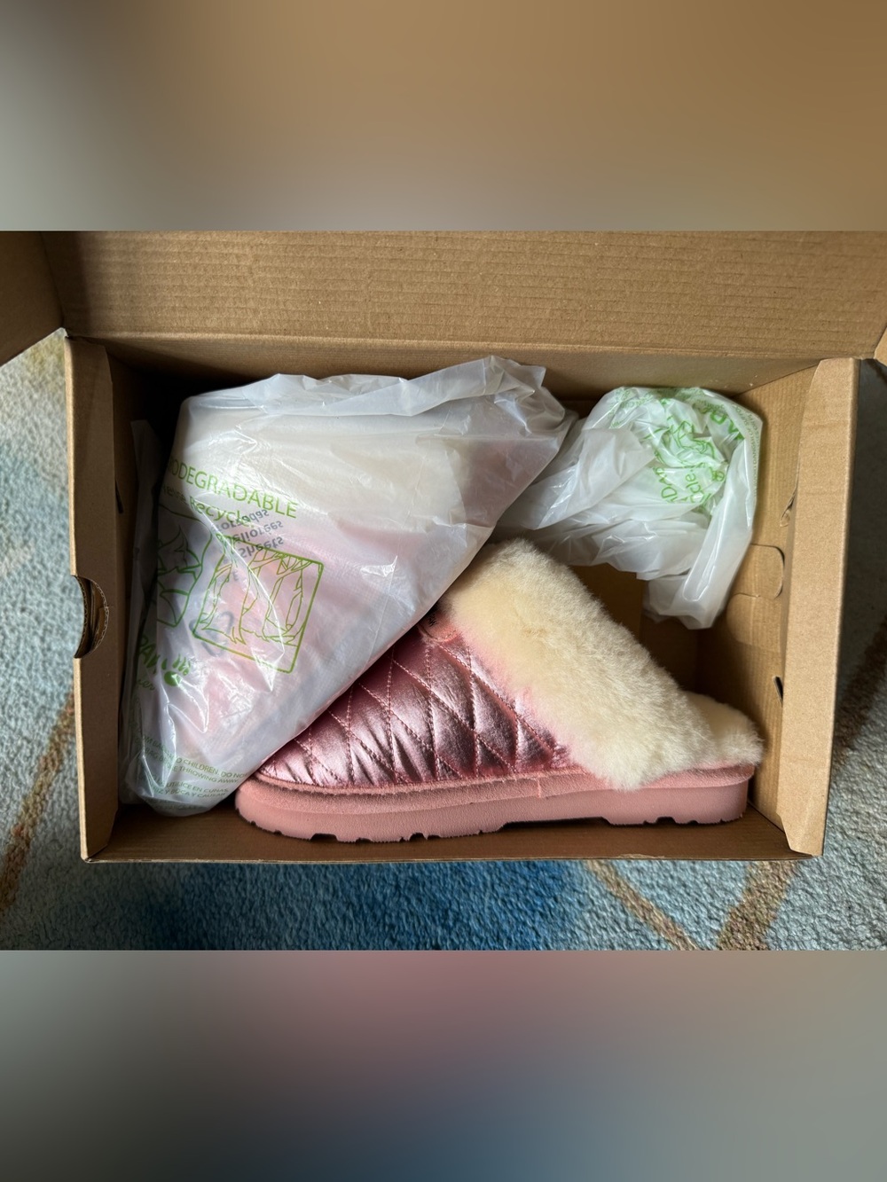 NWT BearPaw Quilted Pink Satin Clog with Cream Shearling Cuff - Picture 3 of 7